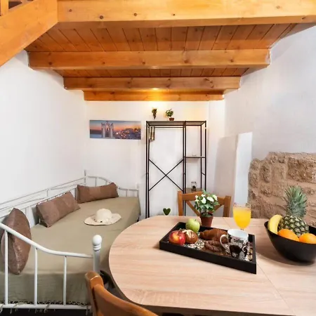 Apartment Emerald Dream House#poiessa, Medieval Town